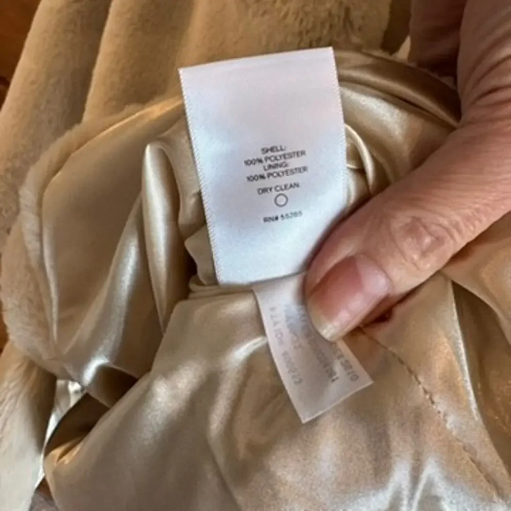 EXPRESS Ivory Faux Fur Coat Plush Mid Length Jacket Size M - Picture 6 of 9